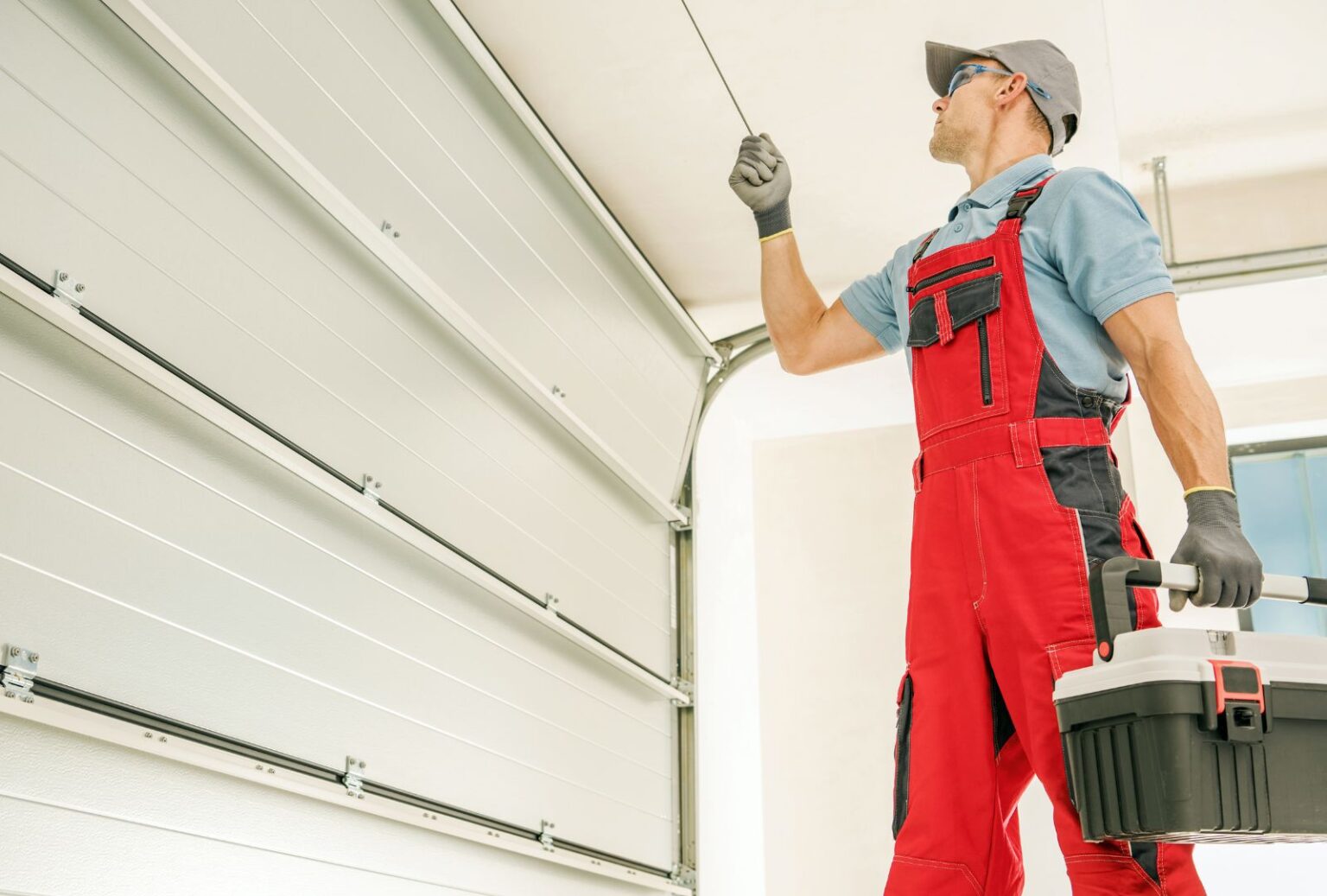 Garage Door Repair Near Portland: How to Choose the Right Local Expert
