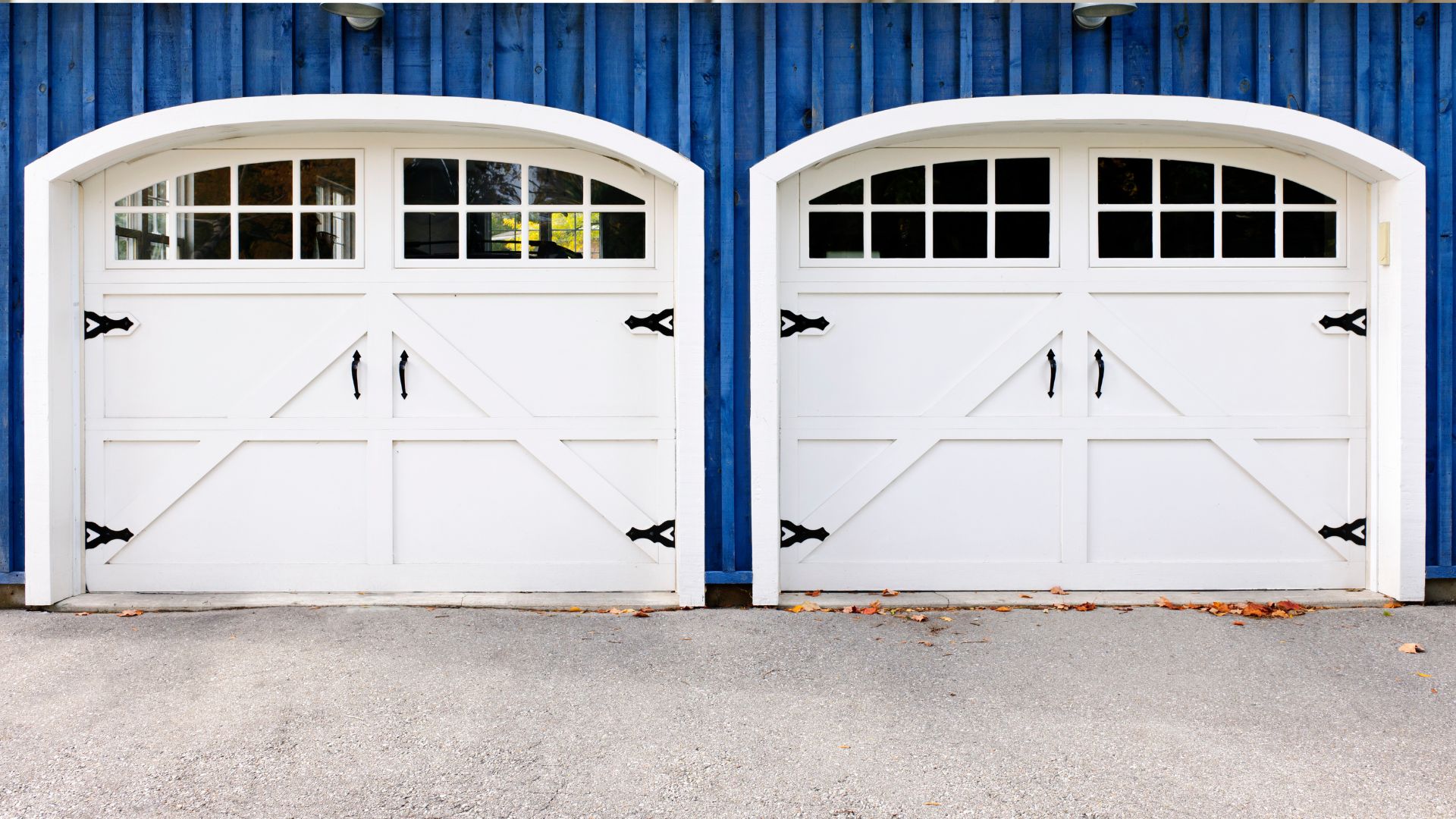 Garage Door With Windows vs Without: Which Boosts Curb Appeal More?