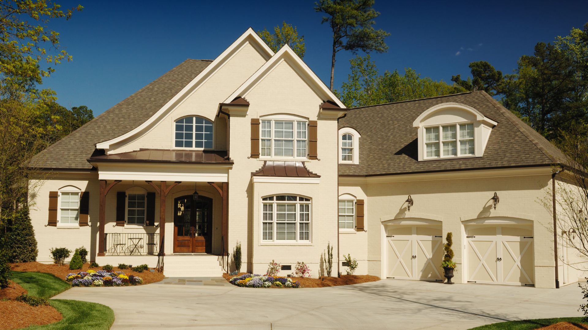 Single Garage Door vs Double: Which One’s Better for Your Home?